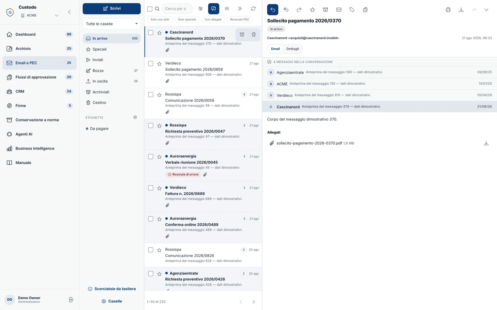 Il client email: cartelle ed etichette a sinistra, la lista con i filtri rapidi al centro, e a destra un messaggio con i quattro messaggi della conversazione e il suo allegato.
